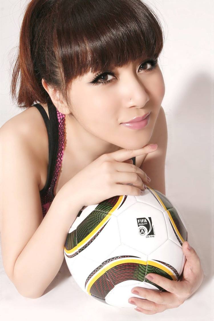 身材火热的足球宝贝,可爱又迷人的足球宝贝