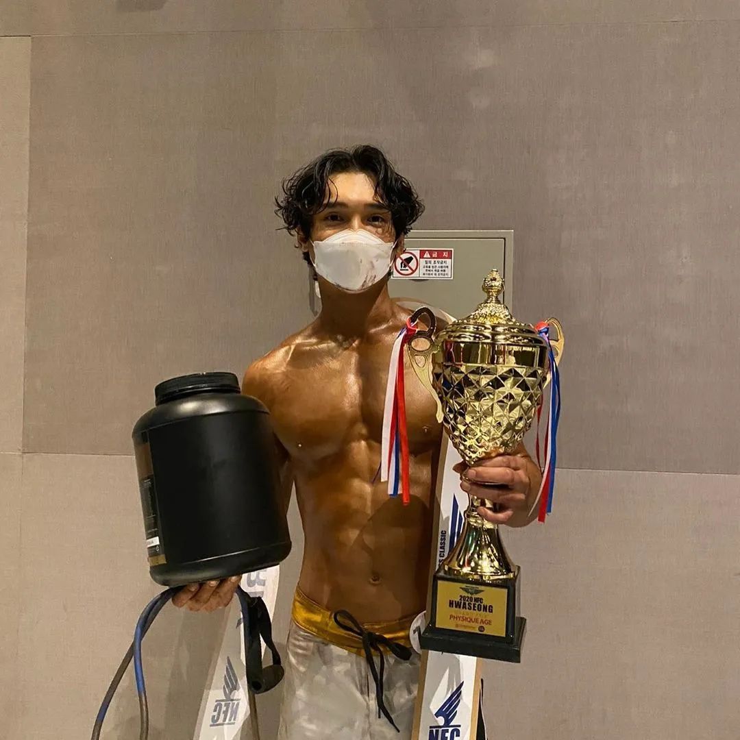 「正太脸金刚身」只存在于二次元漫画里的肌肉*男美**，被他神还原了