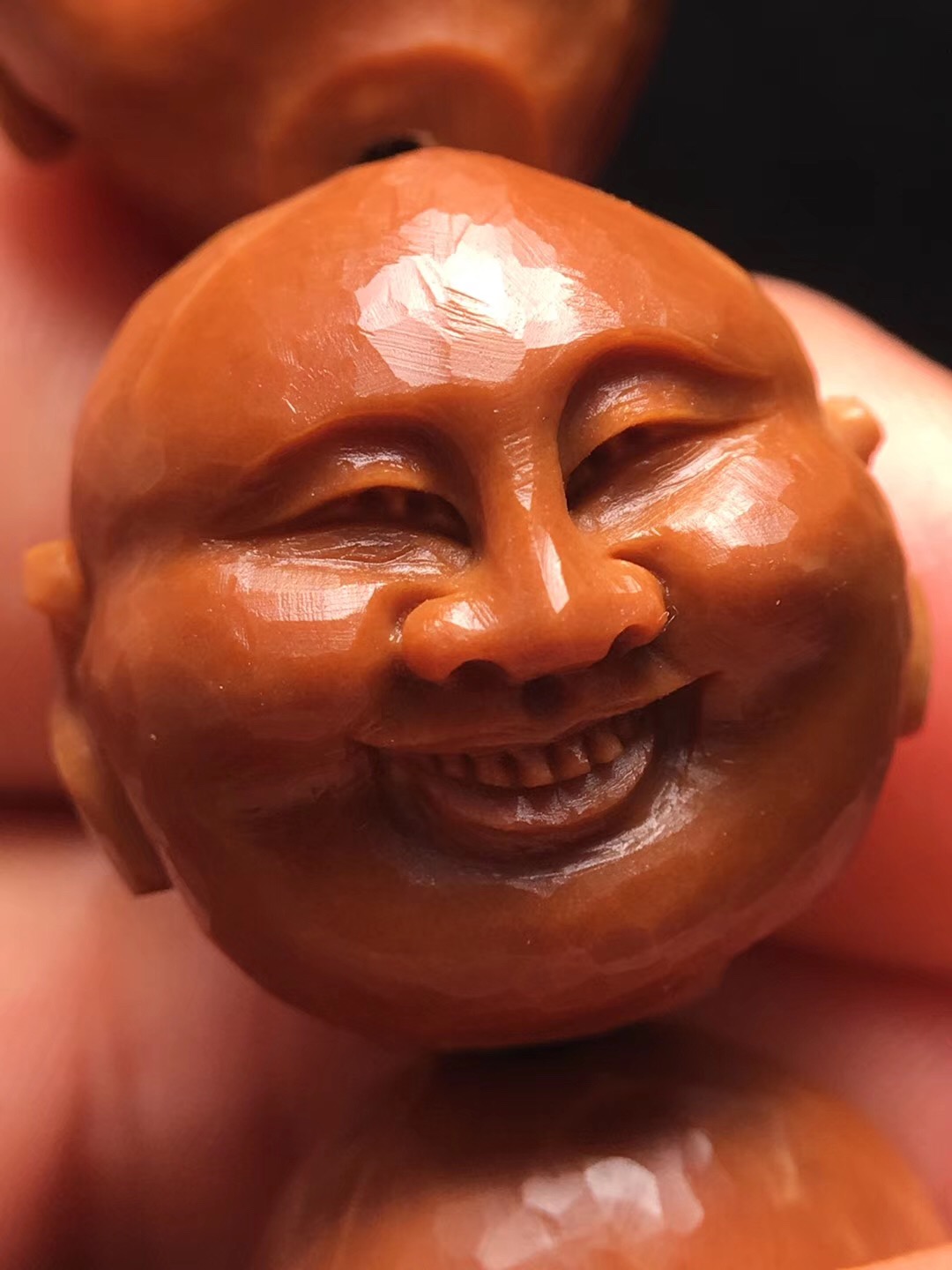 橄榄核雕手串上油盘还是干盘好看,玩文玩橄榄核雕要注意这三点