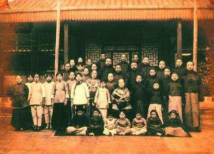 师生恋意外怀孕，打胎时一意外发现改变主意，生下当代最红女作家