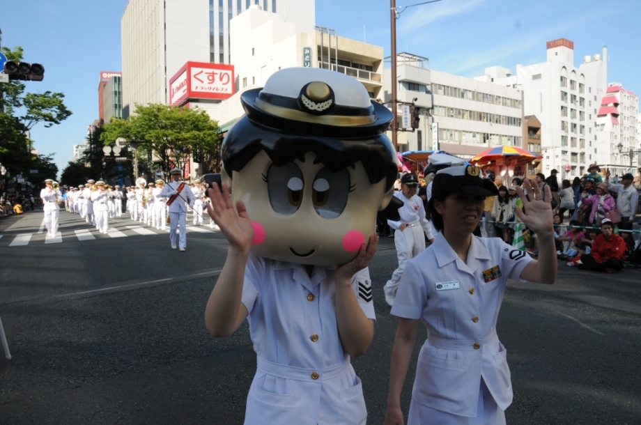 知名军事杂志进行重大改版，二次元萌妹登封面