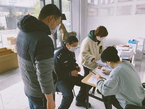 温州：“人肉带货”开展城市自救背后的故事