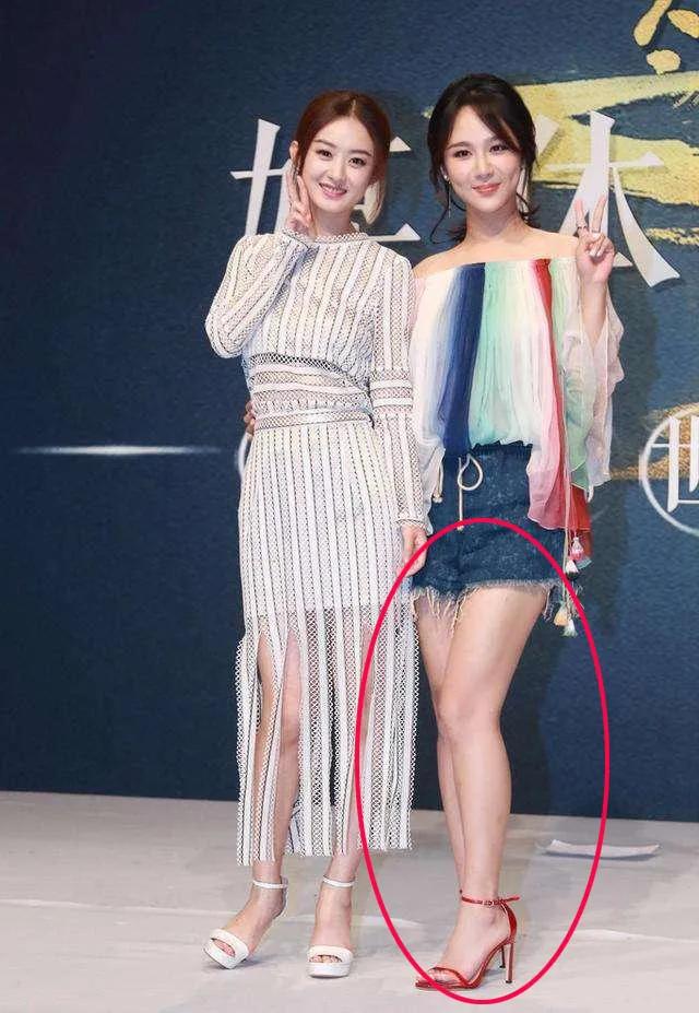 盘点明星红毯尴尬名场面,暴露身材的缺陷