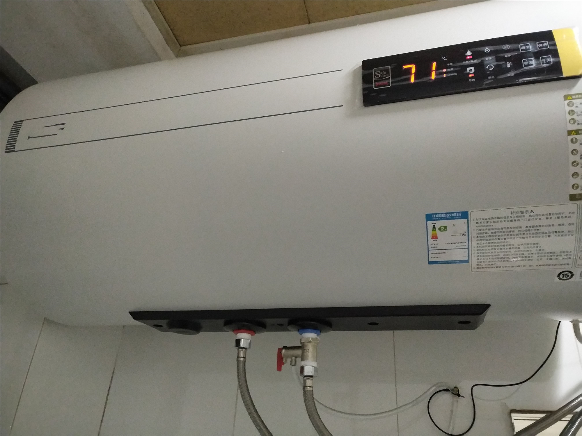 电热水器老是从排气阀门滴水不停,电热水器下面小阀门滴水原因