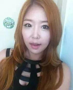 天后因队友吸du人气暴跌,公开承认整形却成蛇精下巴,瘦到脱相