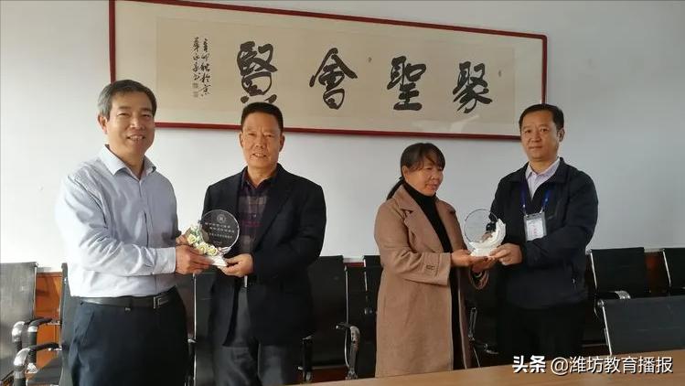 引万道清泉浇灌祖国花朵,引万道清泉