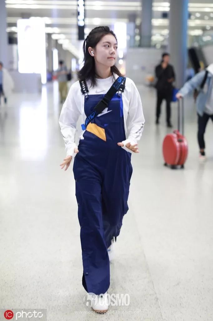 00后妹妹霸占年末荧屏却靠甜系穿搭霸占我的心