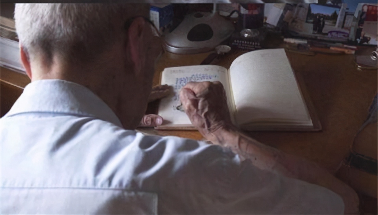 翻译界泰斗许渊冲辞世原因,翻译界泰斗许渊冲提词