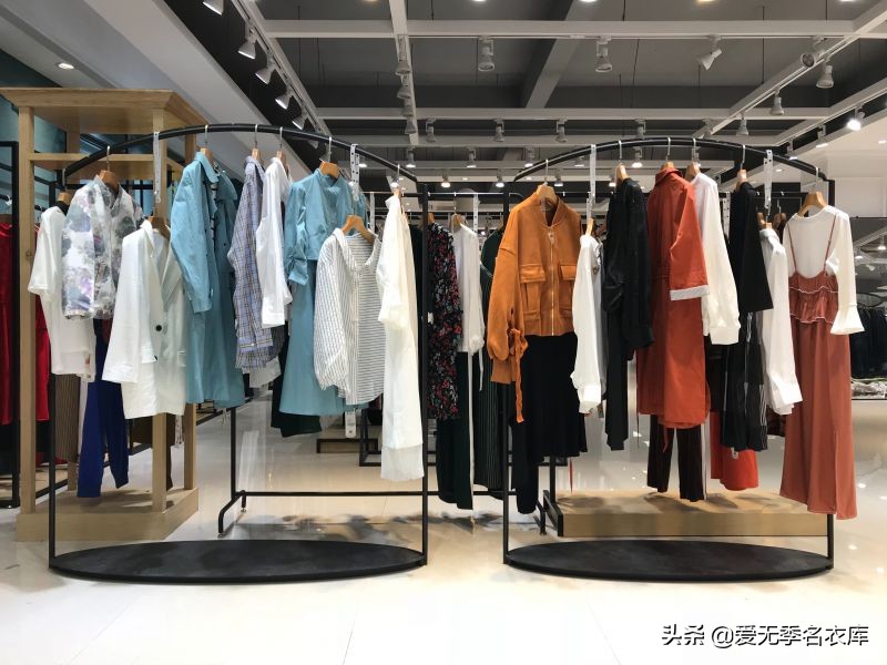 服装批发如何在厂家拿货,服装批发市场一手货源厂家在哪