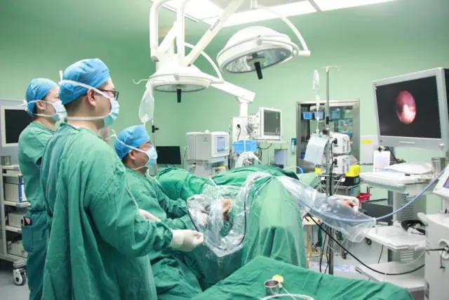 拖不起！男孩突然“蛋疼”不止，隔天送医被切除