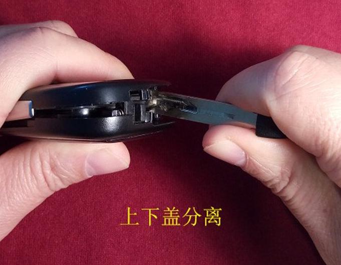 凯美瑞钥匙电池电量低请更换电池,凯美瑞2.5g豪华版钥匙电池更换