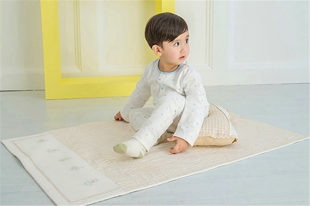 孩子尿床怎么办教你一招,小孩子爱尿床的偏方