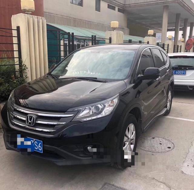 路上偶遇crv,14年本田crv2.0高配值多少钱二手