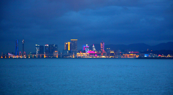 珠澳海湾夜游，看遍左手澳门右手珠海的繁华