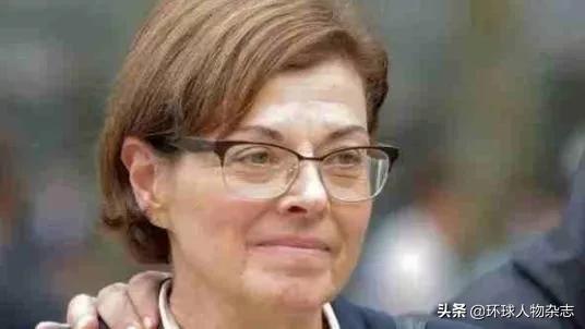 *脑洗**、性买卖、捞钱，美国女护士创“性*教邪**”，信徒多为富翁名流