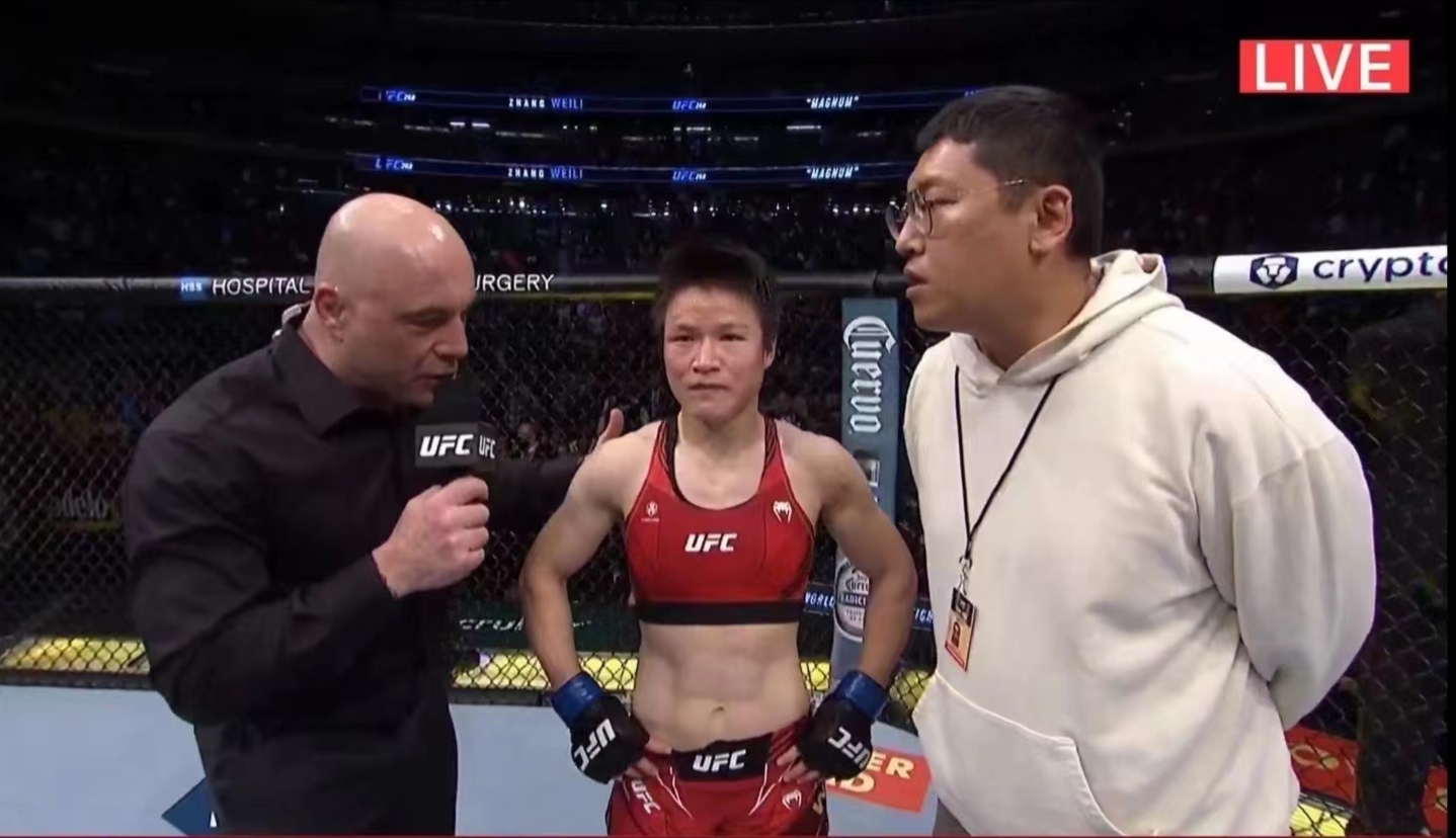 气愤！中国UFC解说炮轰计分裁判：打出张伟丽46-49落败的是谁？