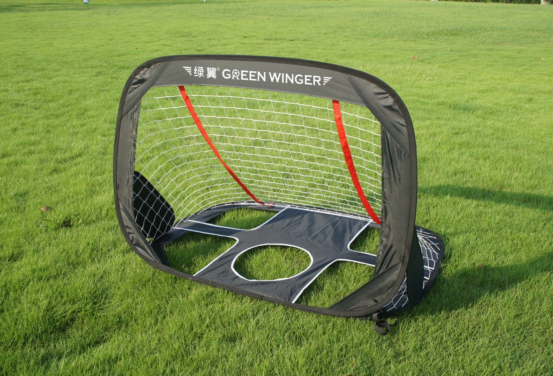 绿色儿童足球防护装备,运动夏令营必备用品