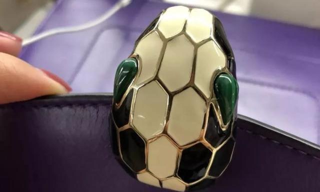 怎么辨别宝格丽蛇头包的真假,鉴定宝格丽包