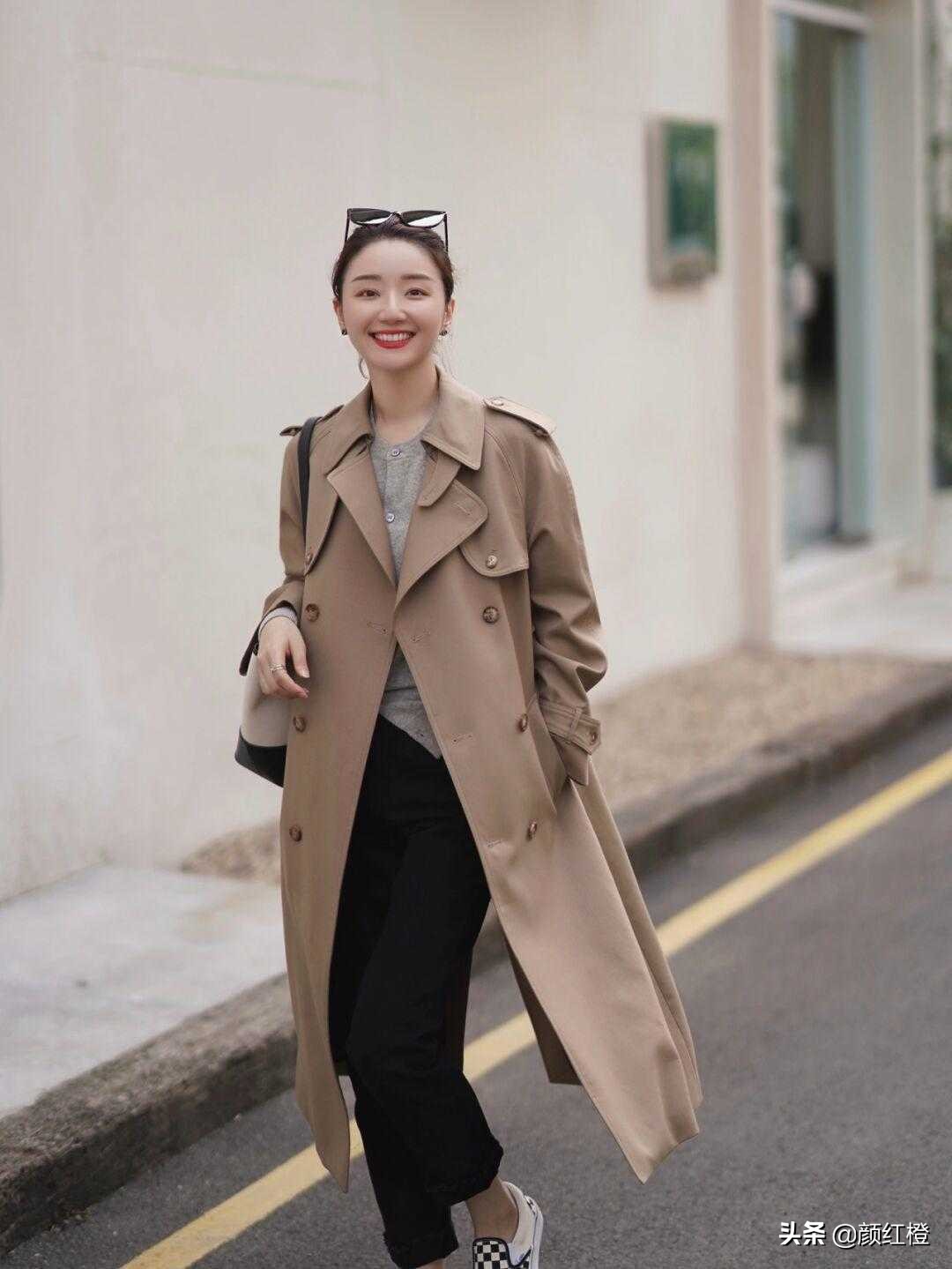 驼色长款冬季风衣的最佳搭配,秋天穿不厌的风衣驼色款更经典