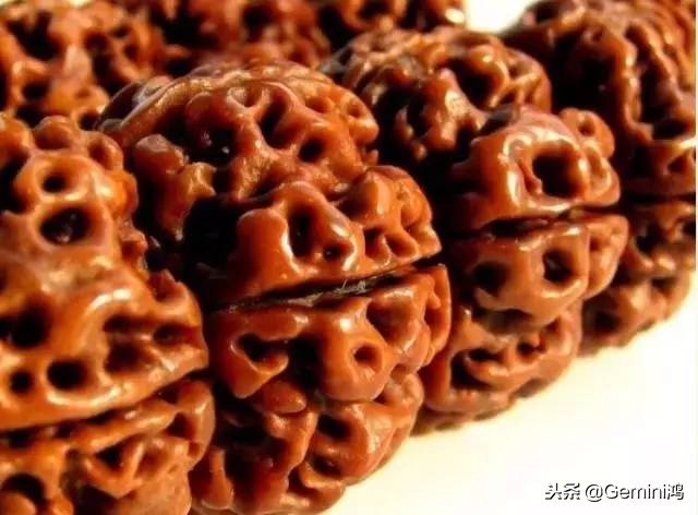 十二生肖适合戴什么材质手串,什么属相不能戴紫金鼠手串