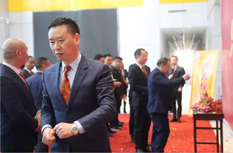 周黑鸭创始人半年关店,周黑鸭门店业绩下滑的原因是什么