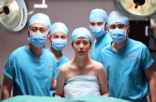 辟谣医生手术时捶打患者,辟谣手术