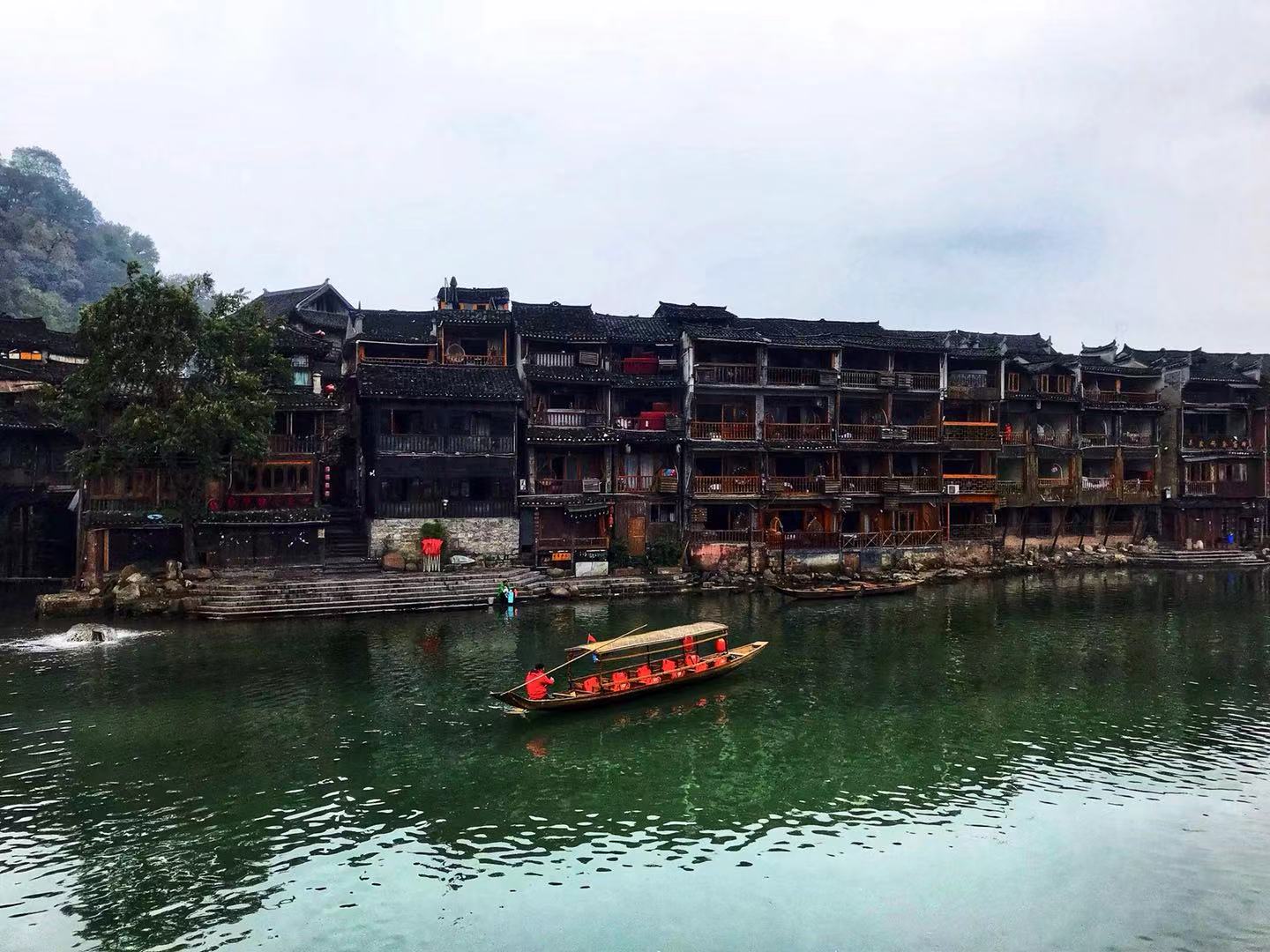 湖南凤凰古城游客越来越少,湖南的凤凰古城还值得去吗现在