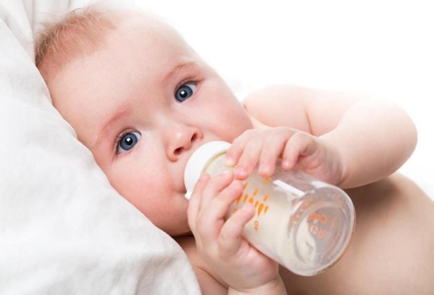 宝宝一吃奶就拉肚子有什么办法吗,宝宝吃着母乳就拉是不是乳糖不耐