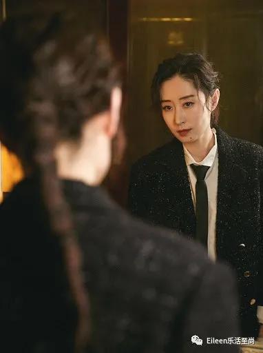 休夫复出，44岁爆红，宝藏姐姐中年叛逆记