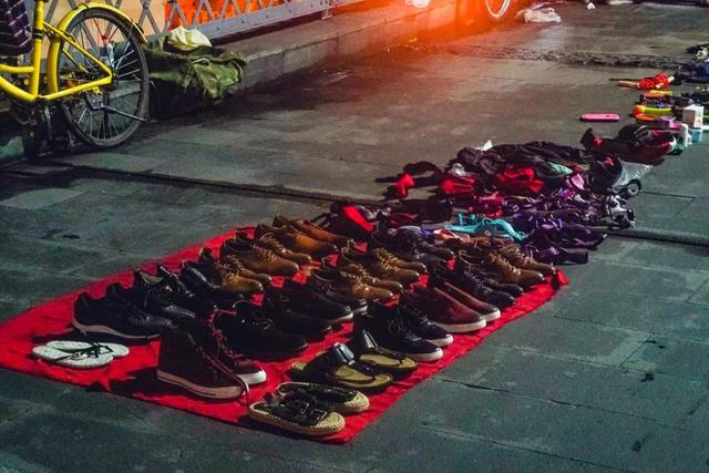 广州鬼市凌晨3点到5点,广州天河晚上凌晨鬼市摆摊