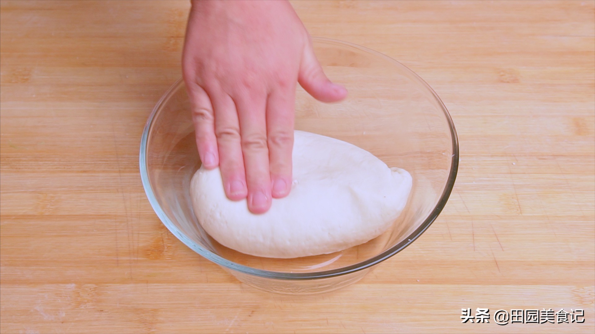 馅饼如何包才能皮薄馅大,馅饼的馅有几种是最好的