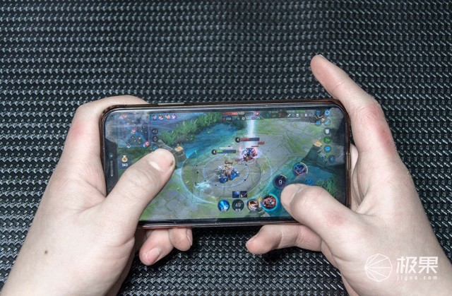 拯救者电竞版测评,拯救者各个版本游戏实测