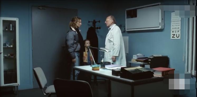 男孩背后长了一只翅膀,男孩身上长了一对翅膀是什么电影