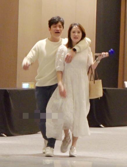 陈乔恩穿着时尚出席活动,陈乔恩盛装打扮