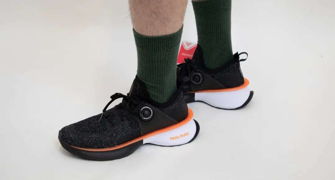 安踏和鸿星尔克跑鞋哪个穿上舒服,安踏跑鞋和鸿星尔克哪个好