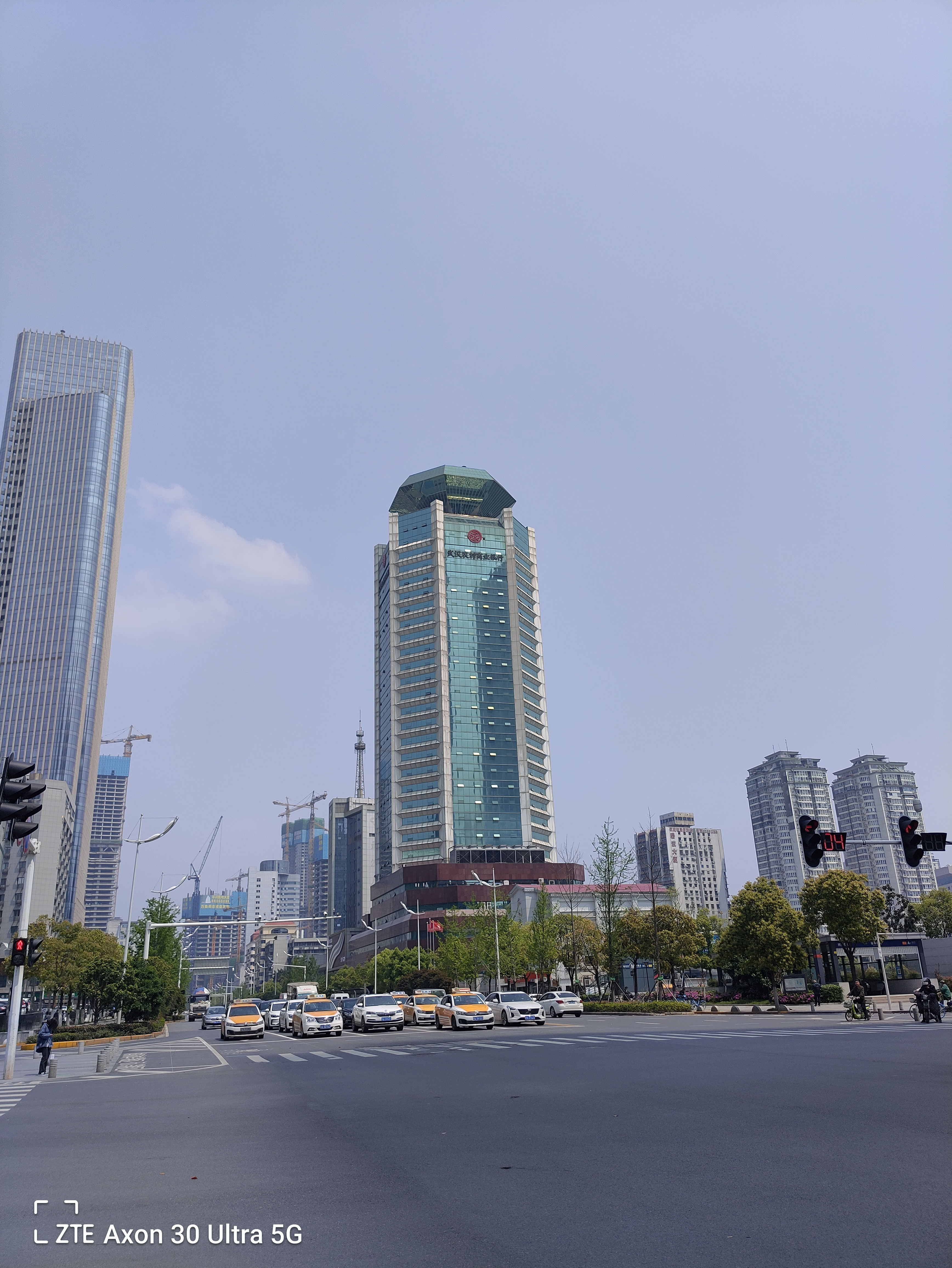 中兴axon30ultra和努比亚z30pro,中兴axon30ultra对比魅族18pro