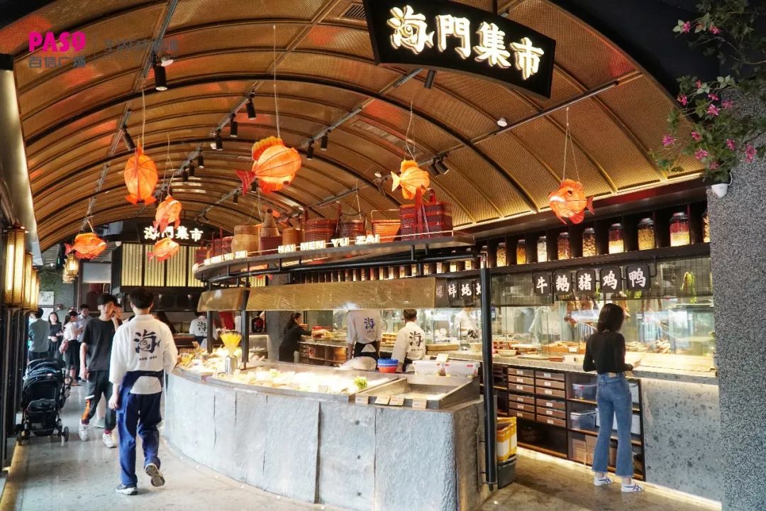 国庆单日客流量超38万，广州百信广场“热血”15年迎来消费新时代