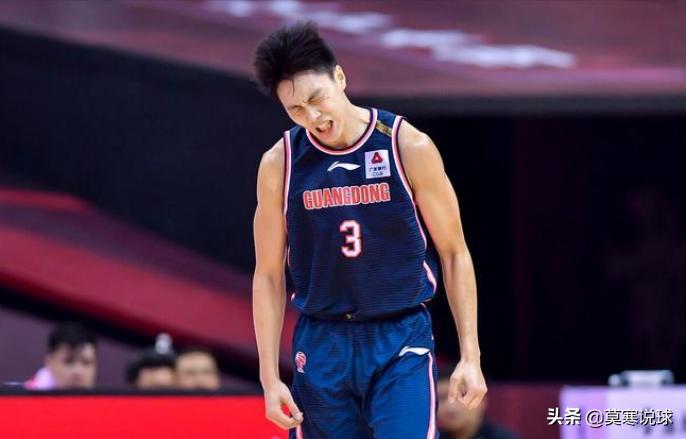 胡明轩vs广州队飙三分,广东队胡明轩和徐杰单挑