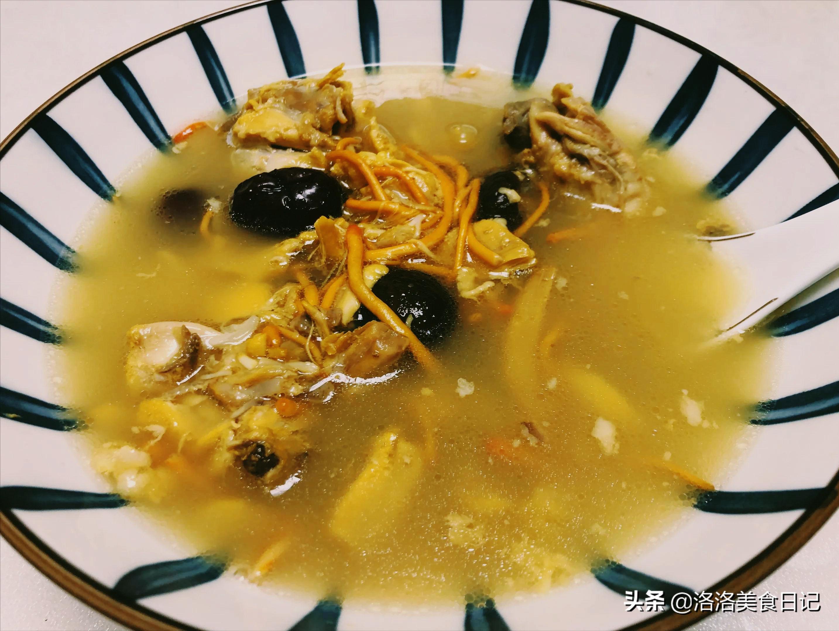 炖鸡汤时，牢记“三放三不放”诀窍，汤鲜肉嫩，营养又好喝