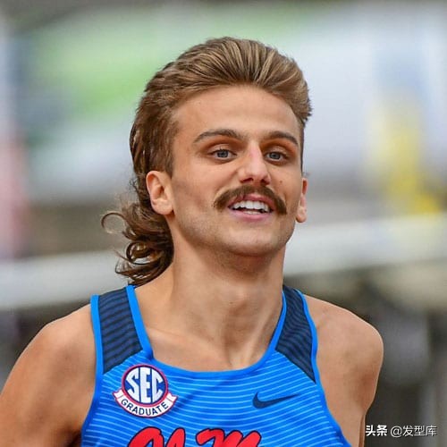 50岁鲻鱼头烫发发型,短发发型女2020流行发型鲻鱼头