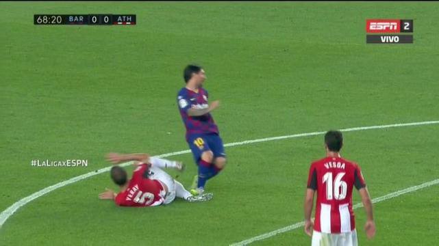 巴萨梅西被犯规全队出头,巴萨回应梅西被犯规