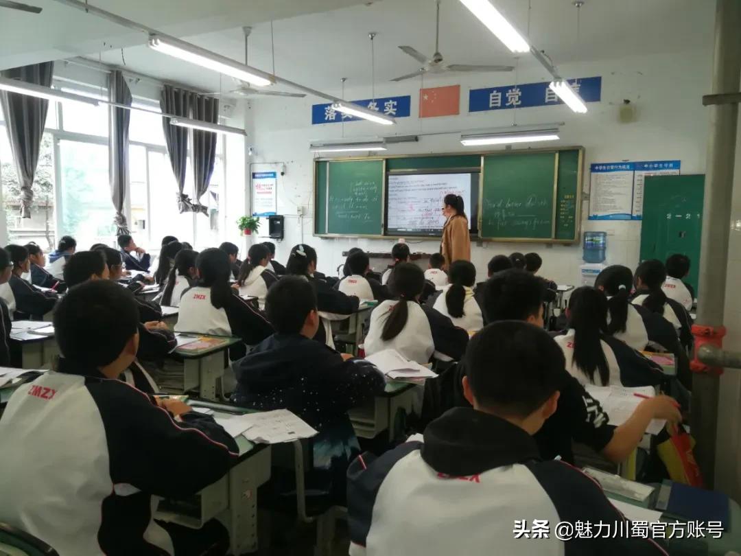 结伴而行共同成就：江油中学与彰明中学开展教育共同体活动