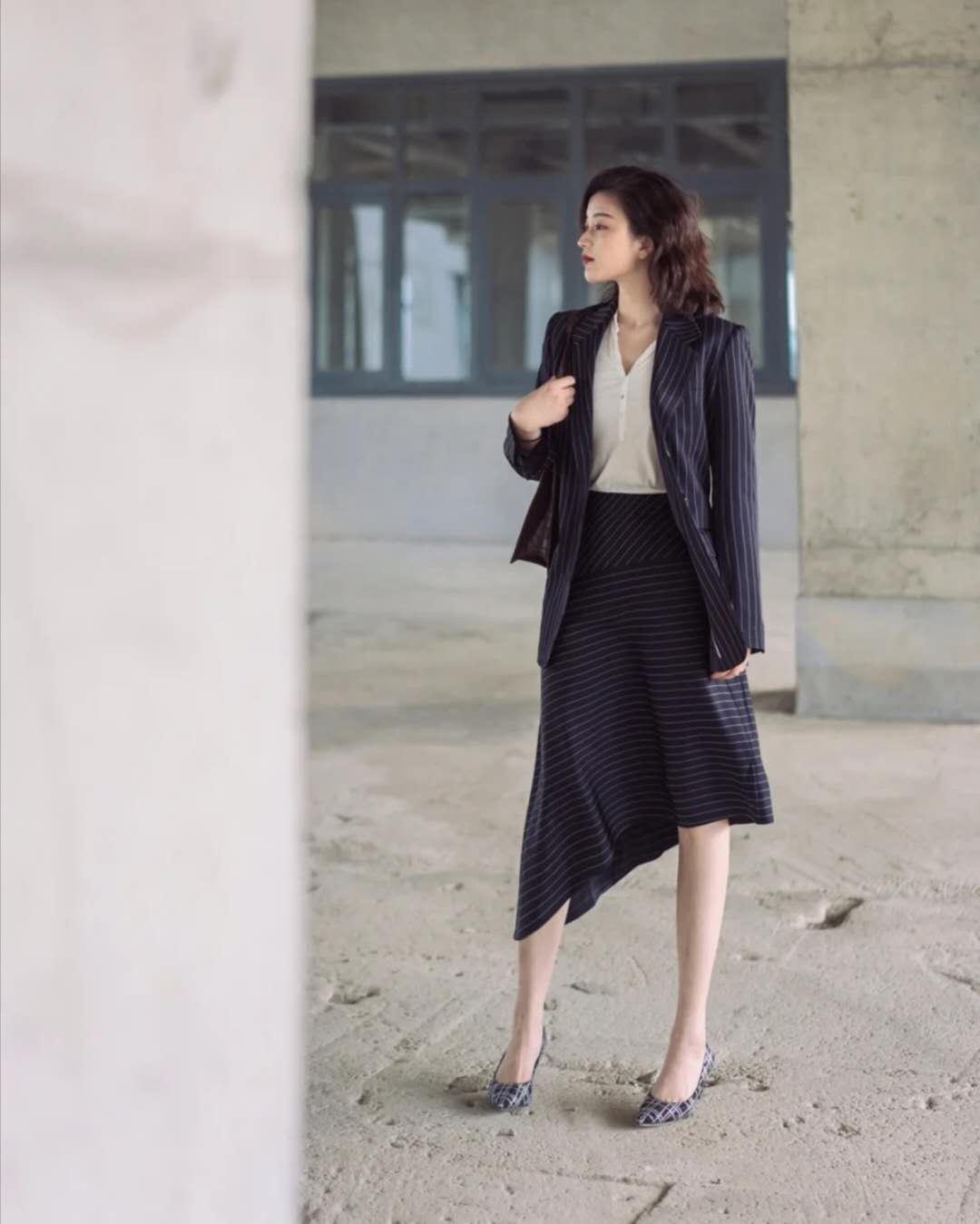 轻文艺风穿搭芭蕾舞鞋,今年流行的增高小白鞋