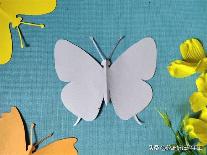 剪纸蝴蝶四只连在一起教程简单,小学生三年级蝴蝶剪纸怎么剪