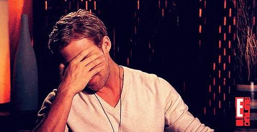 夏季白衣服穿久了发黄,夏天衣服为什么穿久了会变黄