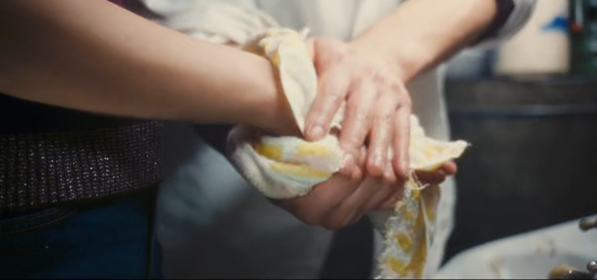 甜蜜蜜张曼玉哭戏失误成笑场,甜蜜蜜情感挽回