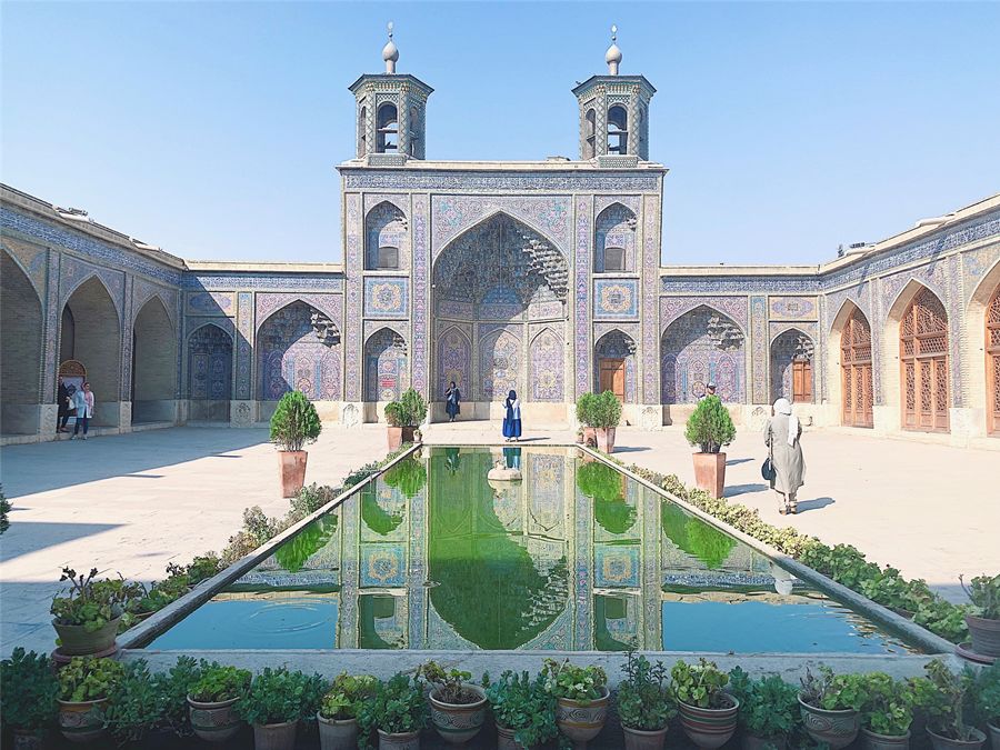 伊朗：黑纱下骚动的嬉皮青年