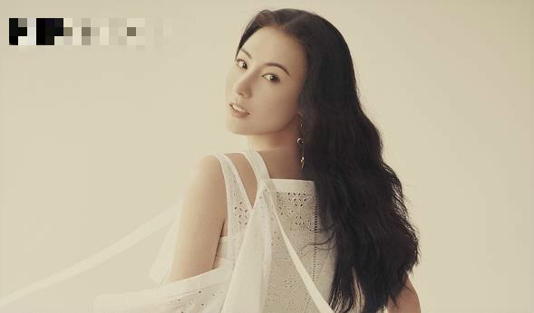 张柏芝晒12岁次子帅照,张柏芝戴墨镜帅照