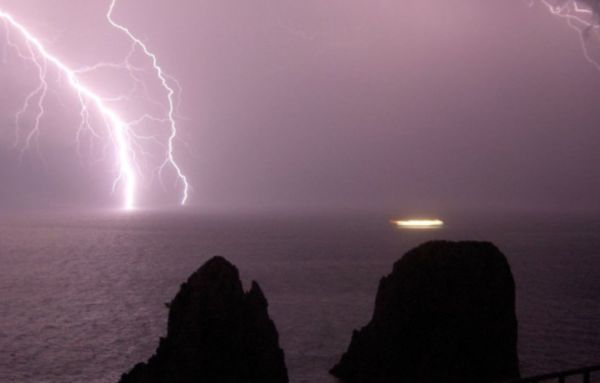 世界上的闪电相当于多少度电,一次闪电的能量相当于多少度电