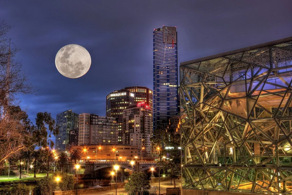 中秋佳节身在国外倍思亲 (每逢佳节倍思亲愿天下父母中秋)